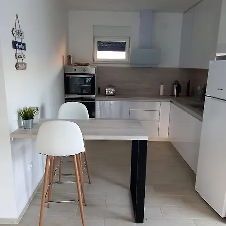 Nana Pag Apartman *
