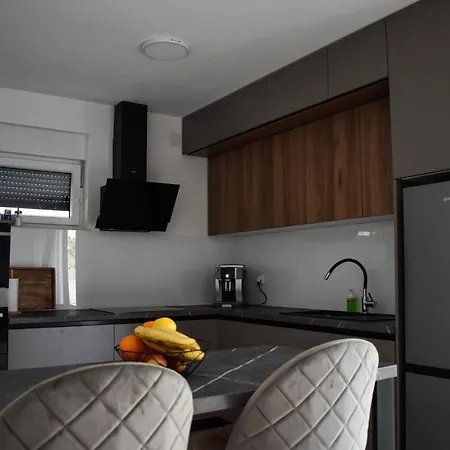 Nana Pag Apartman